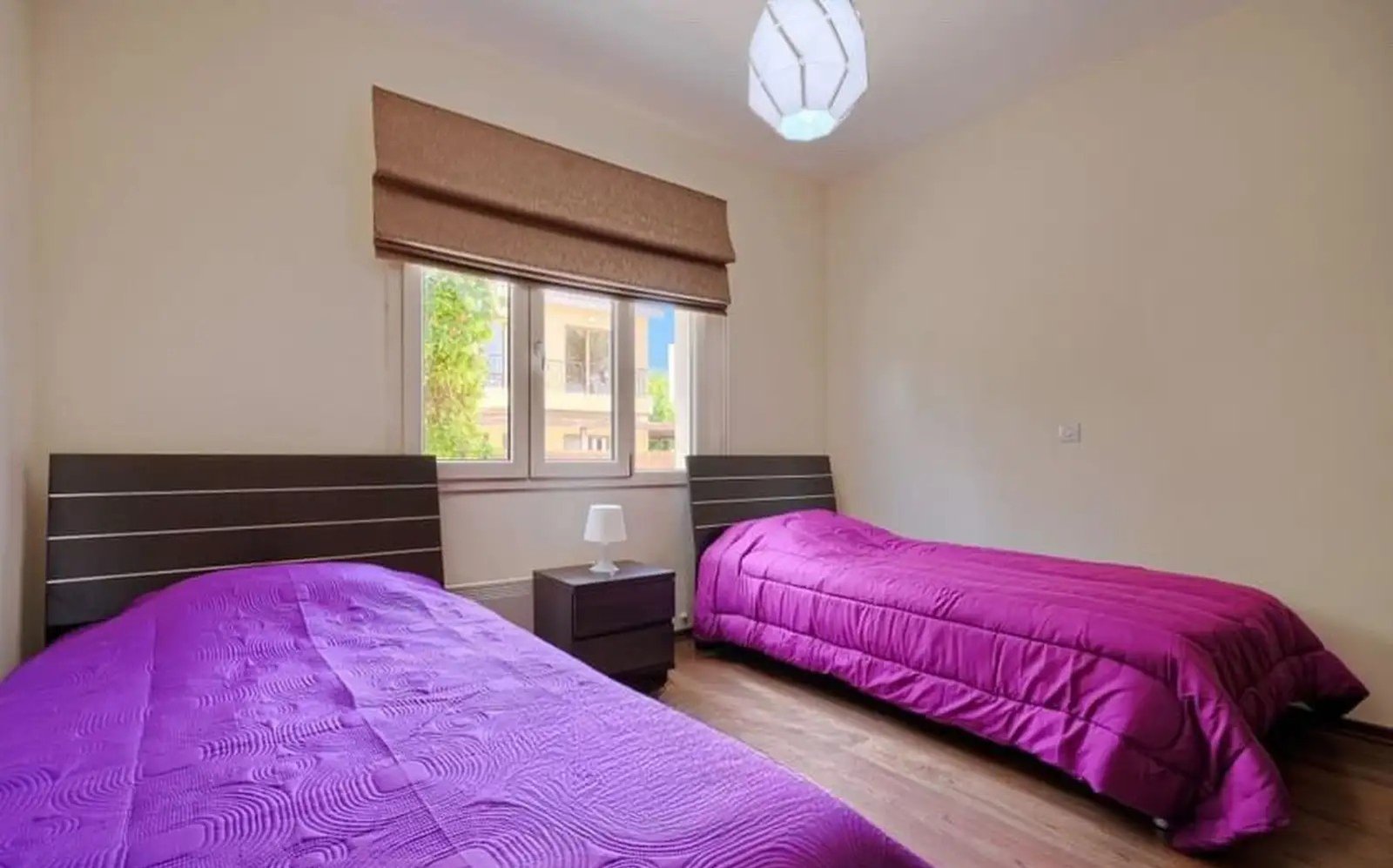 Luxury Six Bedroom Villa – Universal