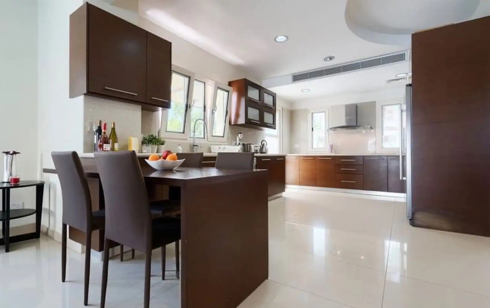 Luxury Six Bedroom Villa – Universal