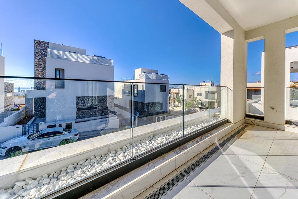 Contemporary Four Bedroom Villa in Germasogia