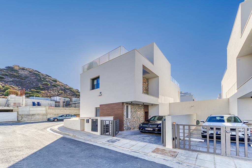 Contemporary Four Bedroom Villa in Germasogia