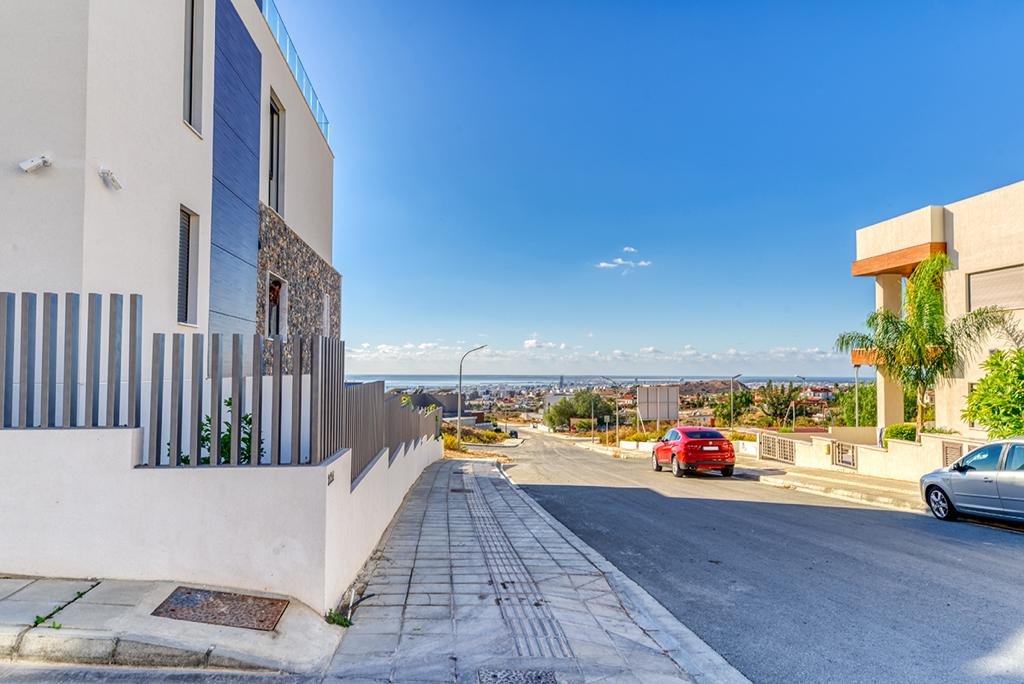 Contemporary Four Bedroom Villa in Germasogia