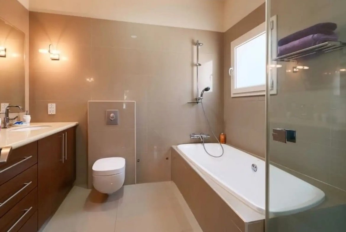 Luxury Six Bedroom Villa – Universal