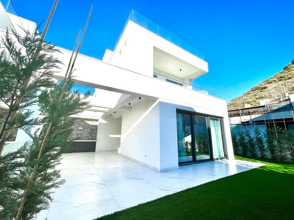 Contemporary Four Bedroom Villa in Germasogia