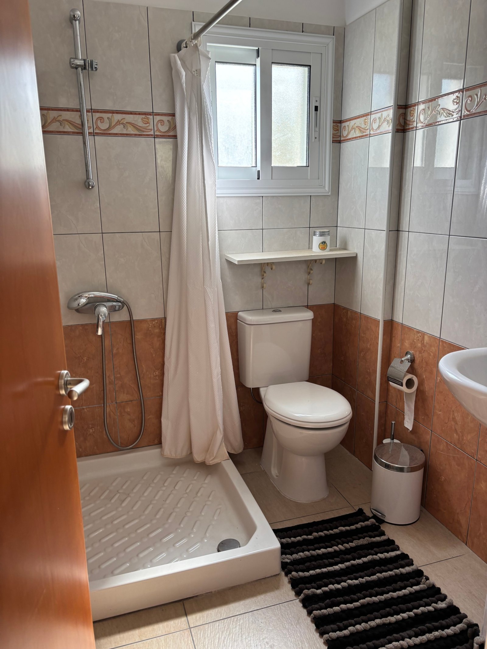 Two‑in‑One Apartment Opportunity in Geroskipou
