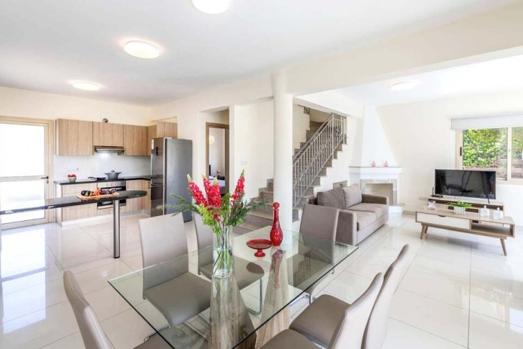 Three Bedroom Luxury Villas – Mesogi