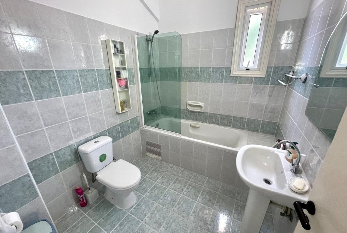 Three Bedroom Two Bathroom House 100 Meters From The Sea in Polis-Latchi