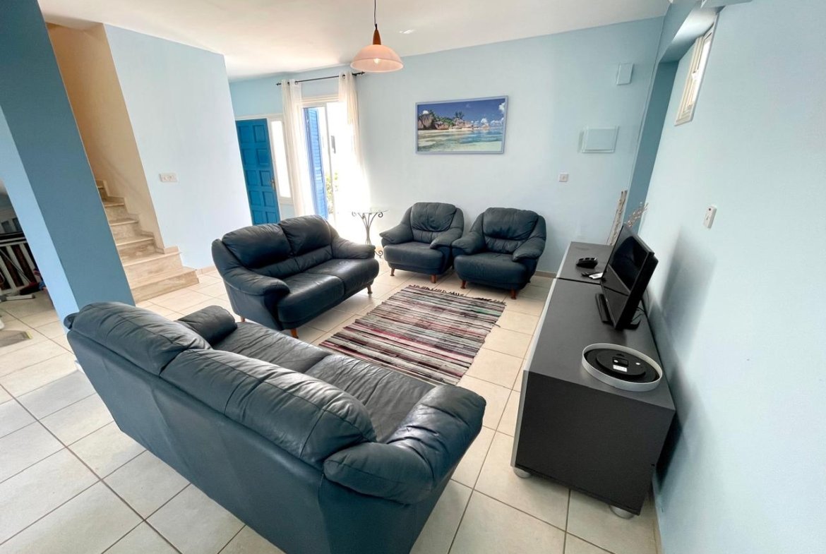 Three Bedroom Two Bathroom House 100 Meters From The Sea in Polis-Latchi