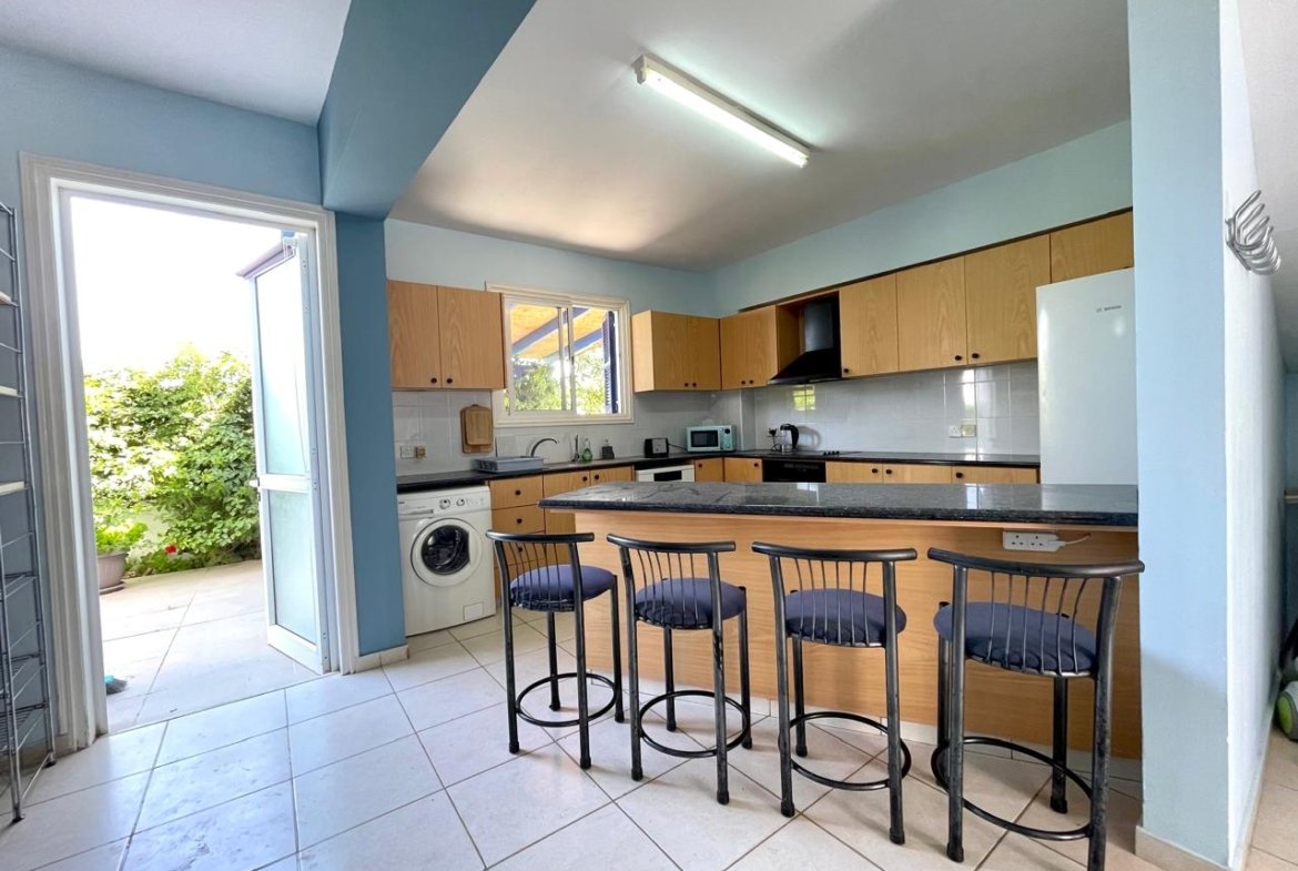 Three Bedroom Two Bathroom House 100 Meters From The Sea in Polis-Latchi