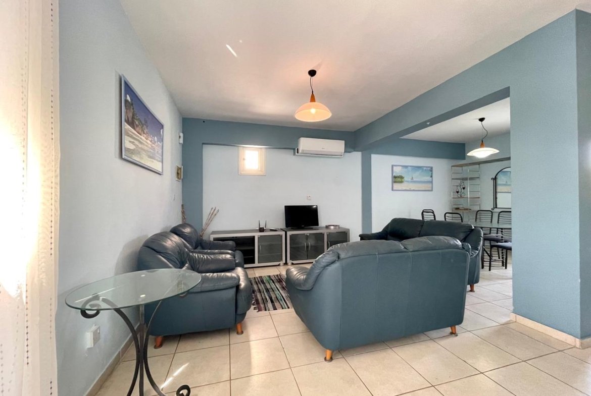 Three Bedroom Two Bathroom House 100 Meters From The Sea in Polis-Latchi