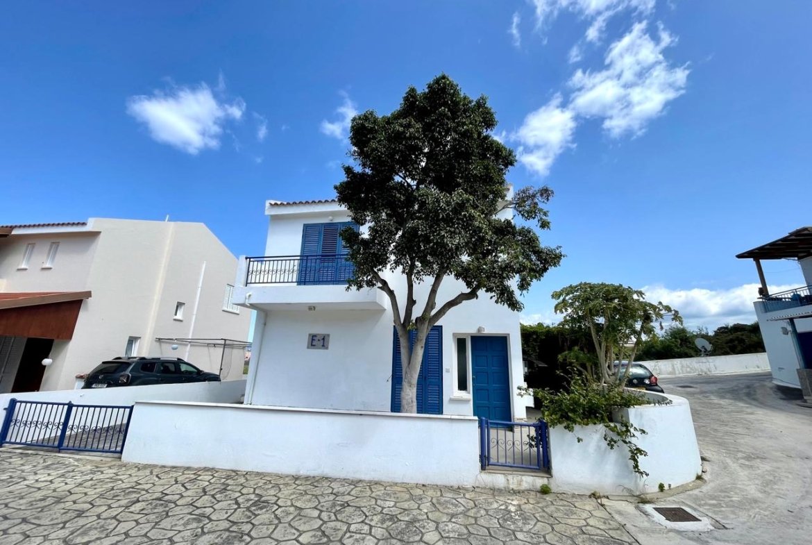 Three Bedroom Two Bathroom House 100 Meters From The Sea in Polis-Latchi