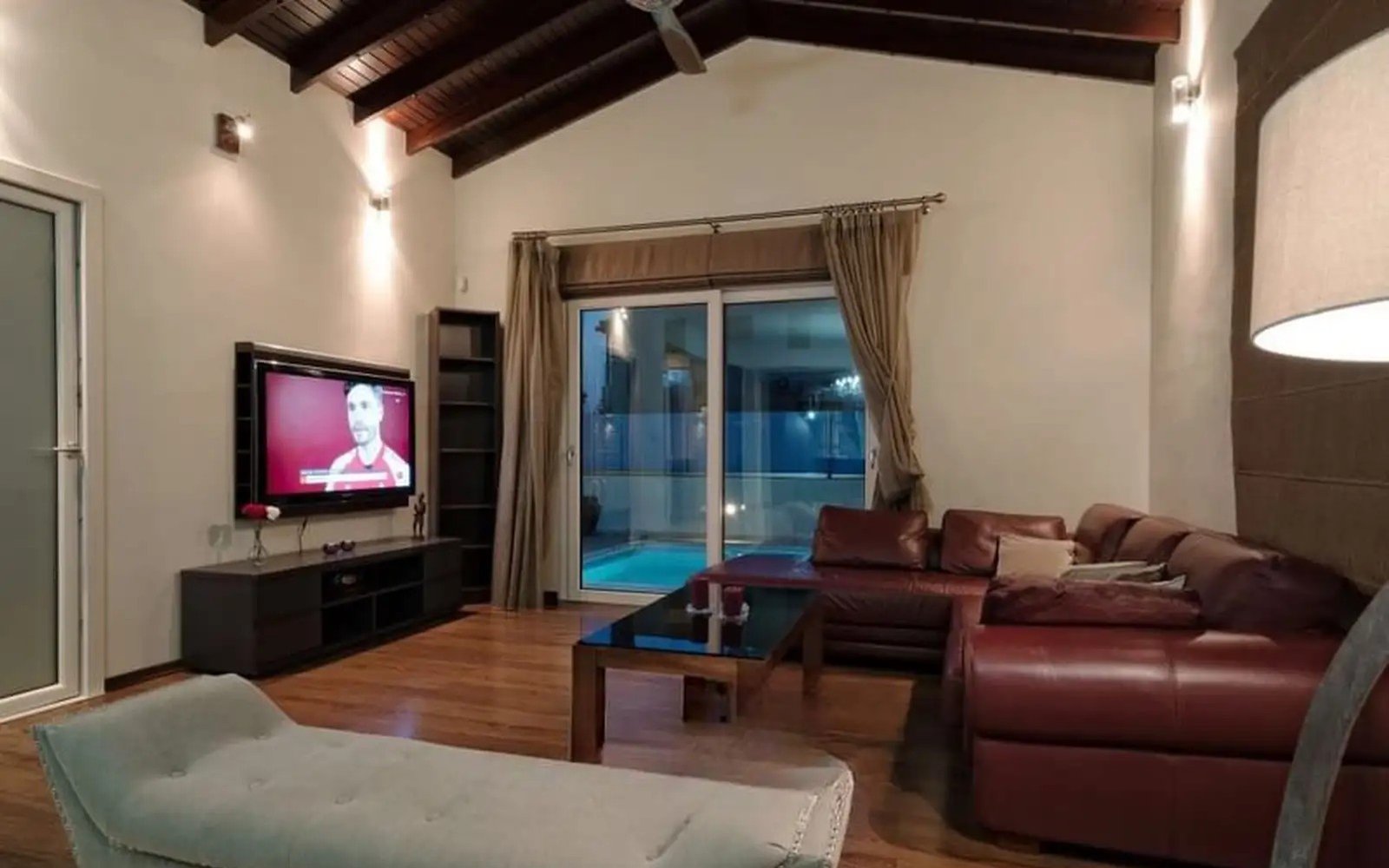 Luxury Six Bedroom Villa – Universal