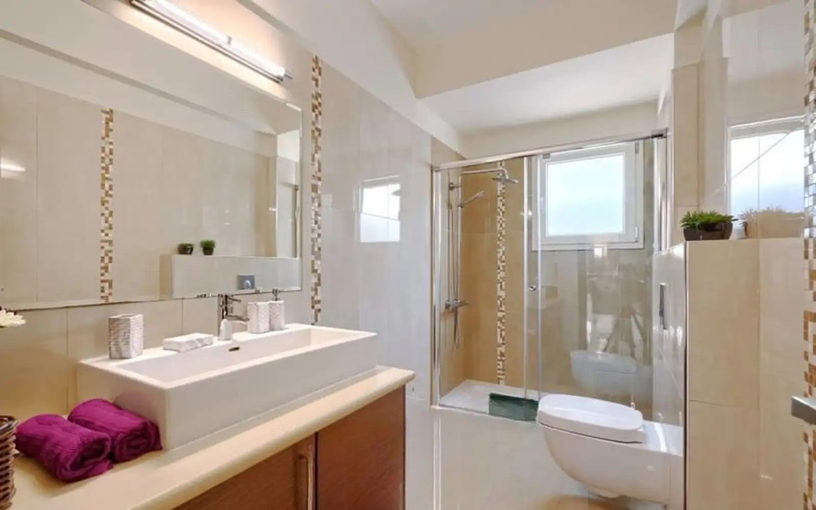 Luxury Six Bedroom Villa – Universal