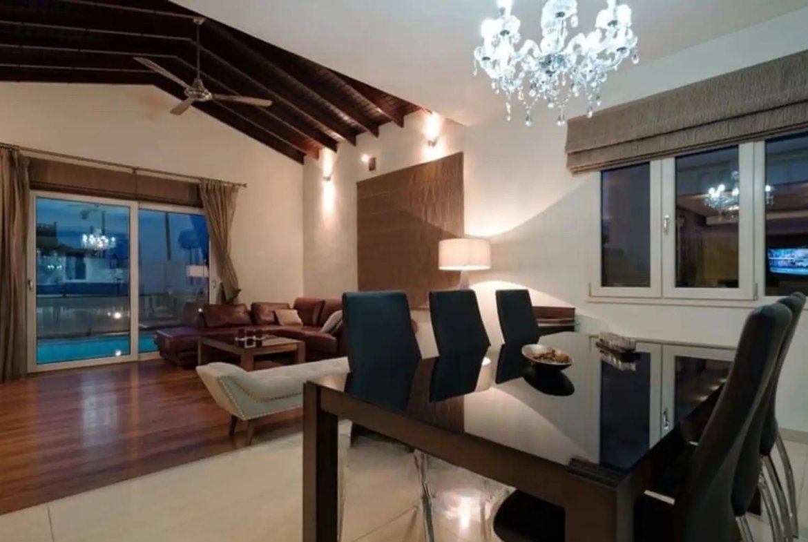 Luxury Six Bedroom Villa – Universal
