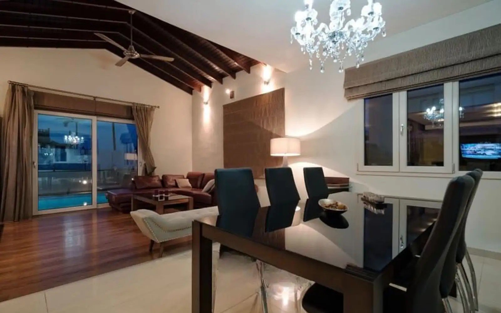 Luxury Six Bedroom Villa – Universal