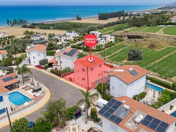 Three‑Bedroom Coastal Villa in Argaka