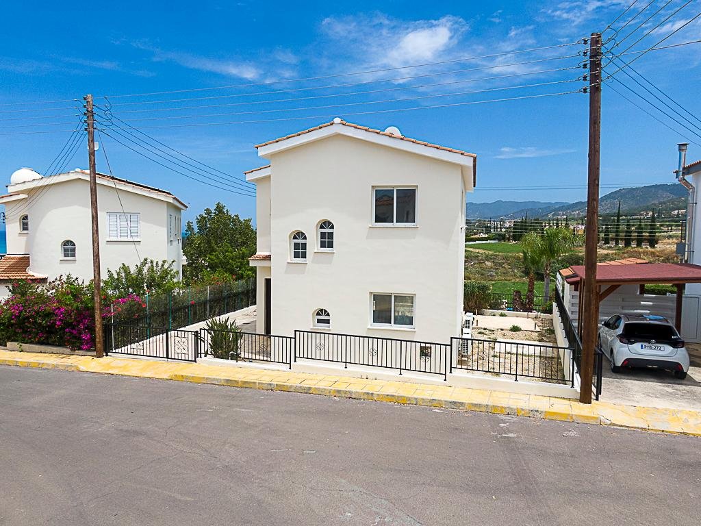 Three‑Bedroom Coastal Villa in Argaka