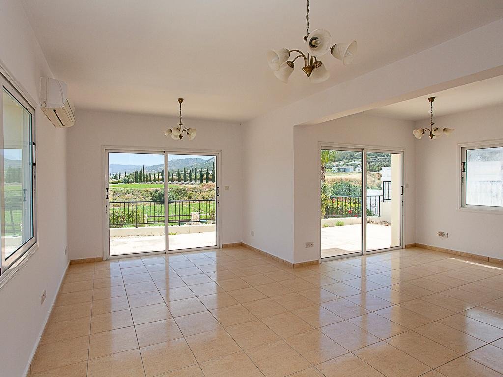 Three‑Bedroom Coastal Villa in Argaka