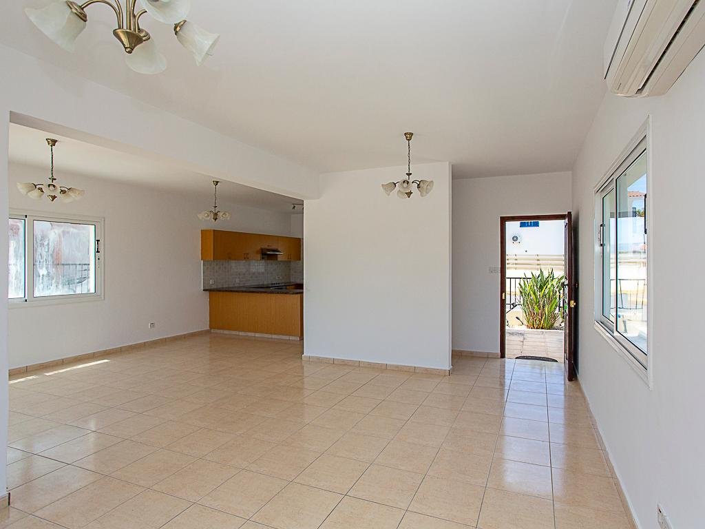 Three‑Bedroom Coastal Villa in Argaka