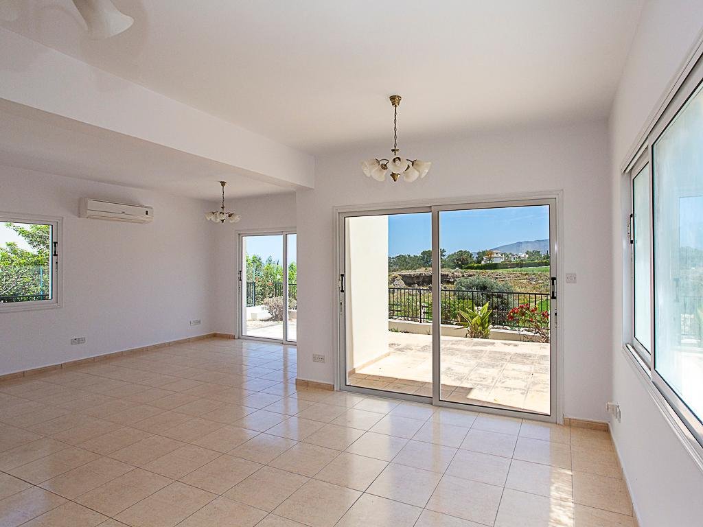Three‑Bedroom Coastal Villa in Argaka