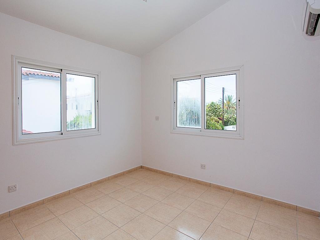 Three‑Bedroom Coastal Villa in Argaka