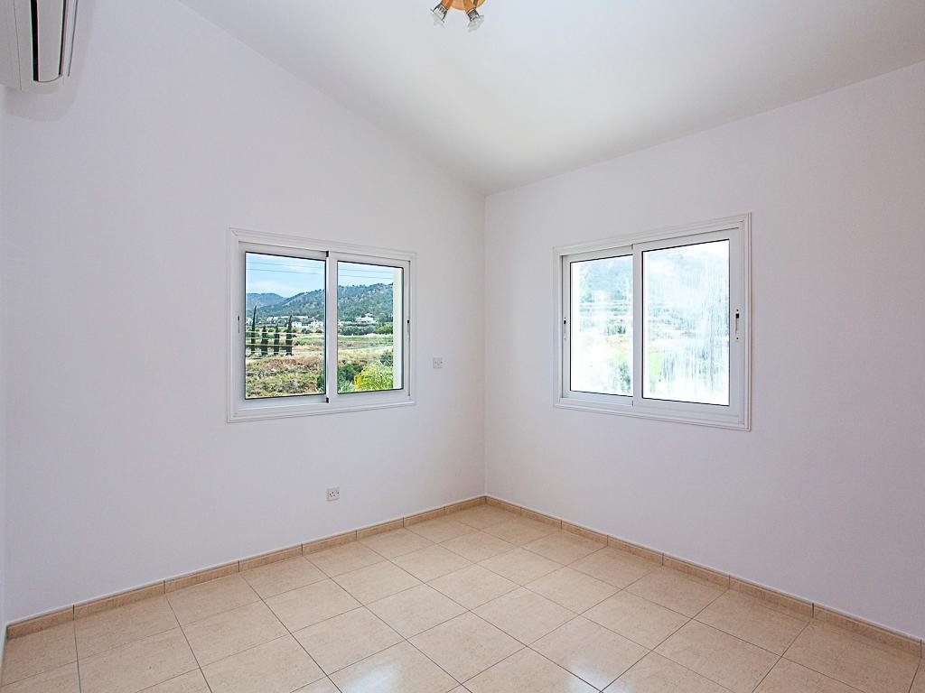 Three‑Bedroom Coastal Villa in Argaka