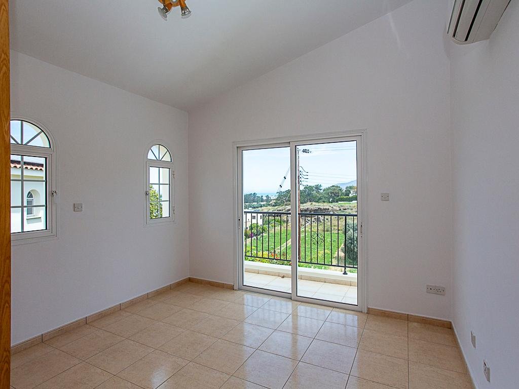 Three‑Bedroom Coastal Villa in Argaka