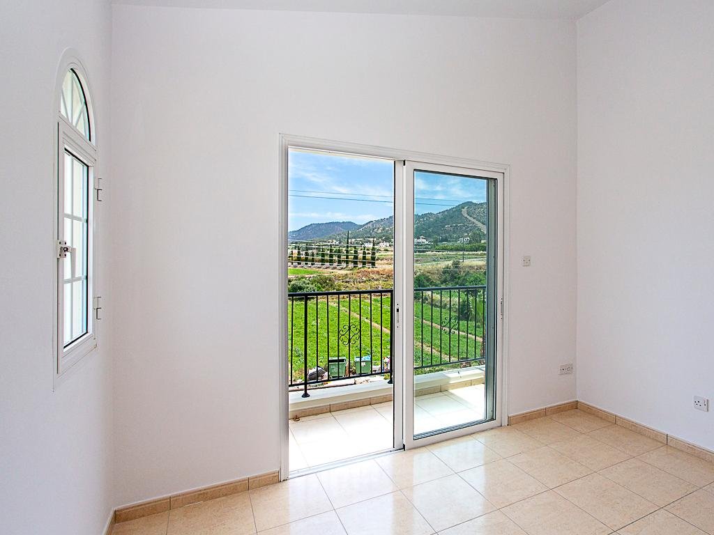 Three‑Bedroom Coastal Villa in Argaka