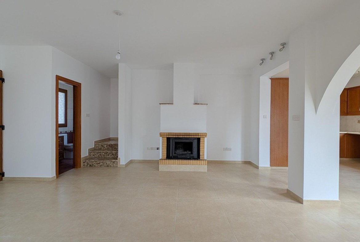 Three‑Bedroom Villa in Tsada