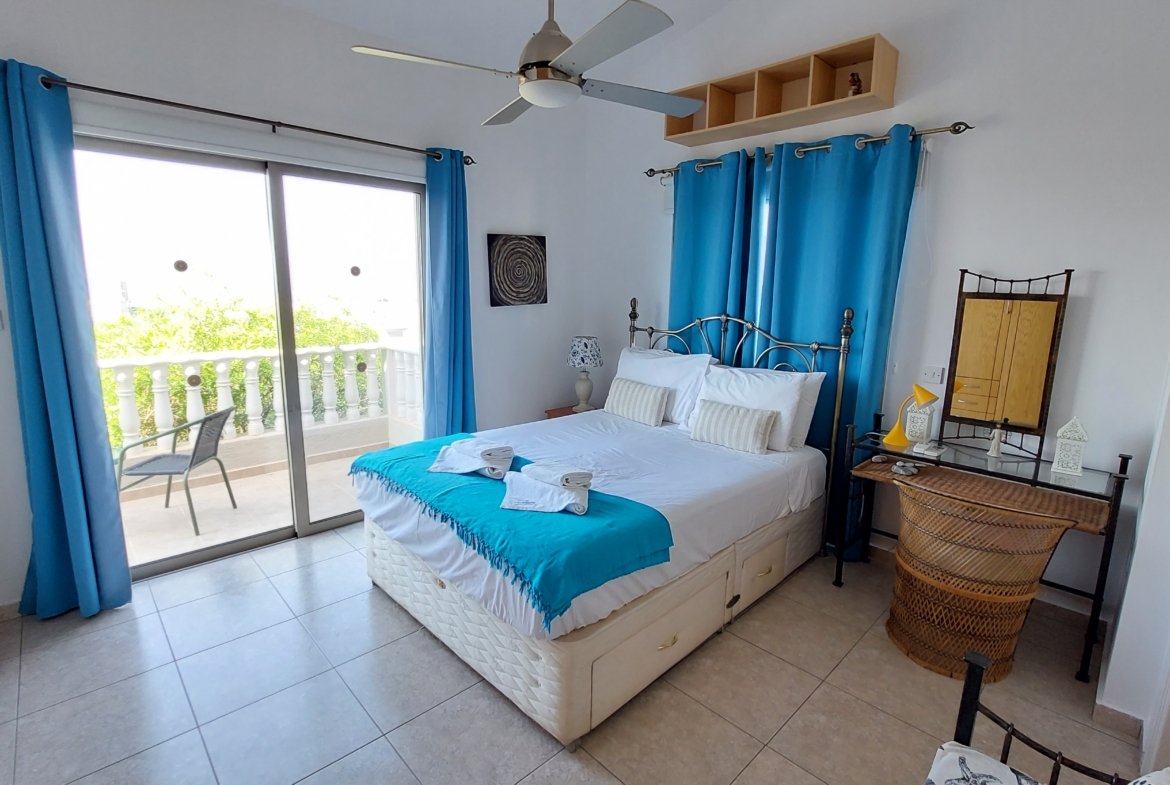 Elegant Three-Bedroom Villa in Pegeia