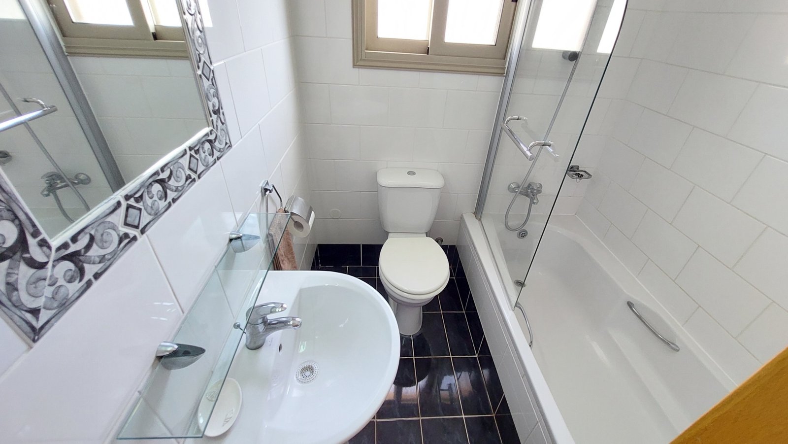 Elegant Three-Bedroom Villa in Pegeia