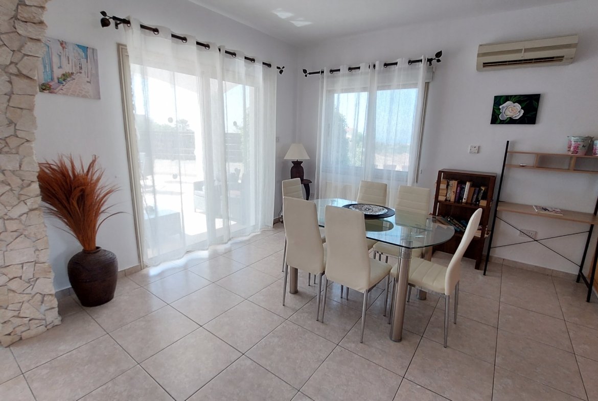 Elegant Three-Bedroom Villa in Pegeia