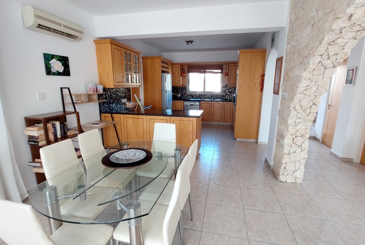 Elegant Three-Bedroom Villa in Pegeia