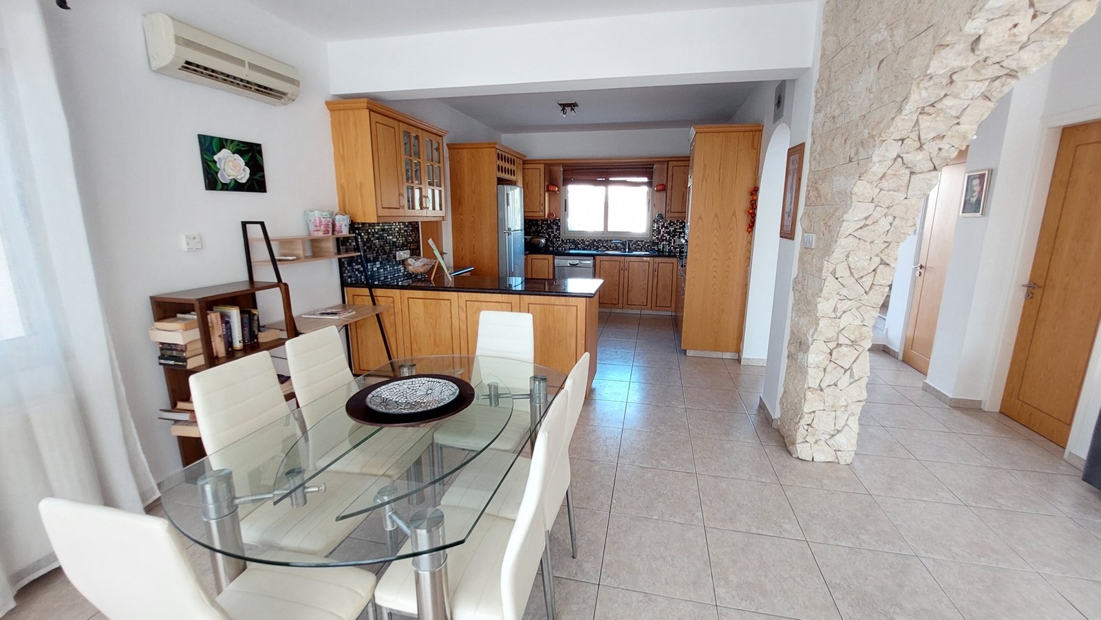 Elegant Three-Bedroom Villa in Pegeia