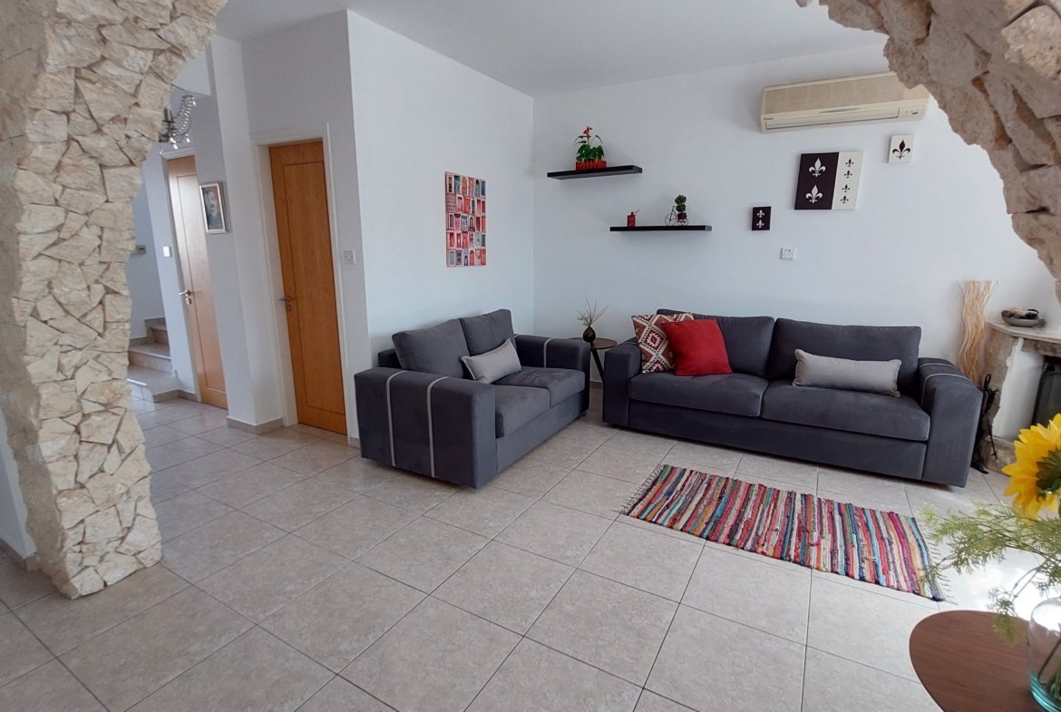 Elegant Three-Bedroom Villa in Pegeia