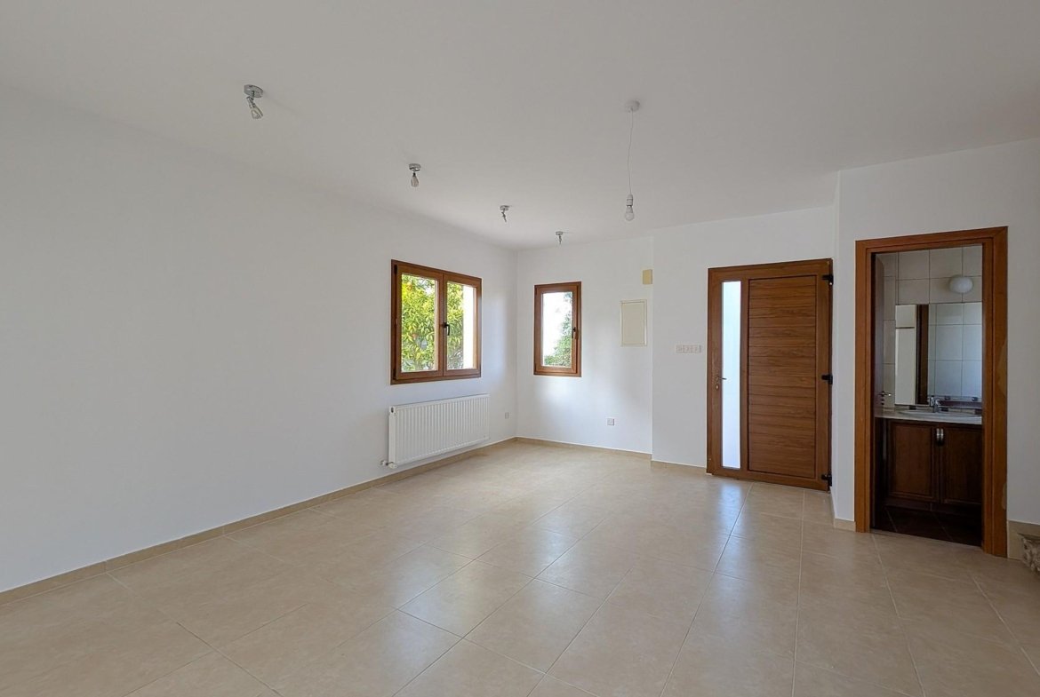 Three‑Bedroom Villa in Tsada
