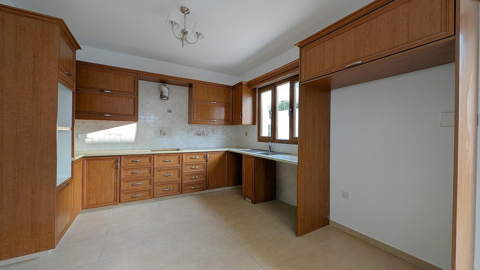 Three‑Bedroom Villa in Tsada