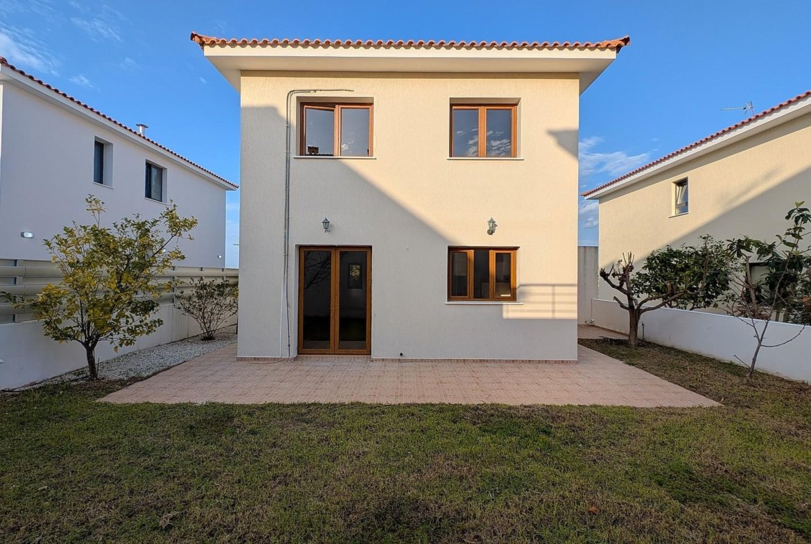 Three‑Bedroom Villa in Tsada