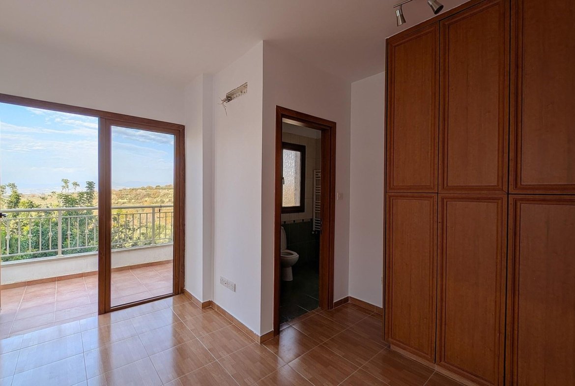 Three‑Bedroom Villa in Tsada