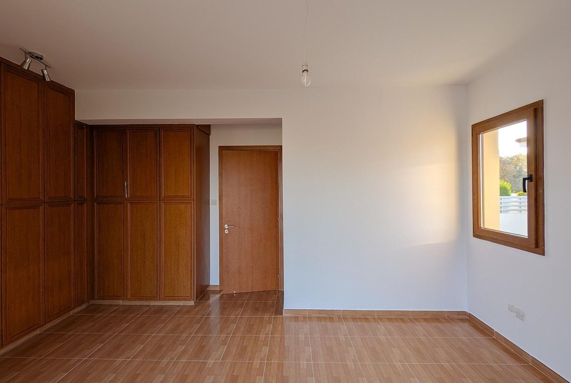 Three‑Bedroom Villa in Tsada