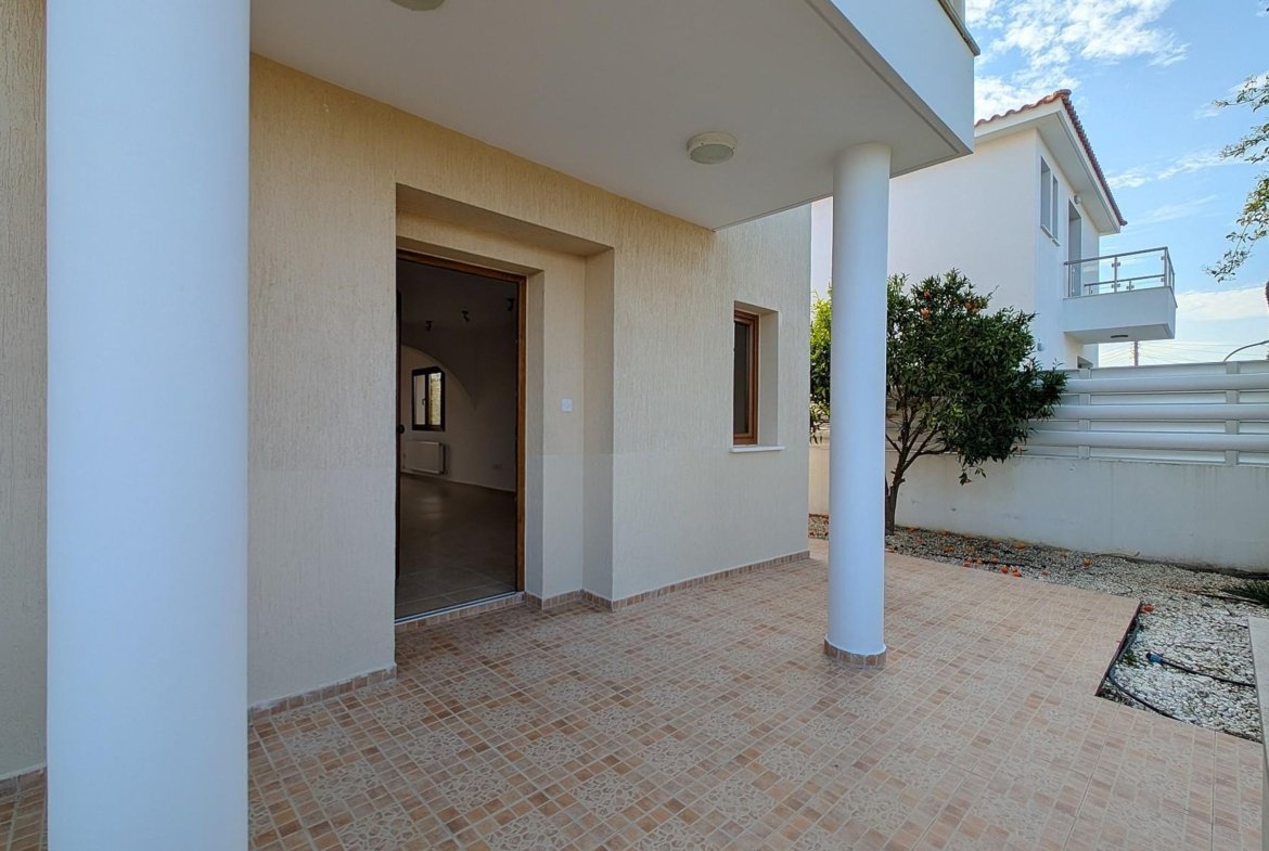Three‑Bedroom Villa in Tsada