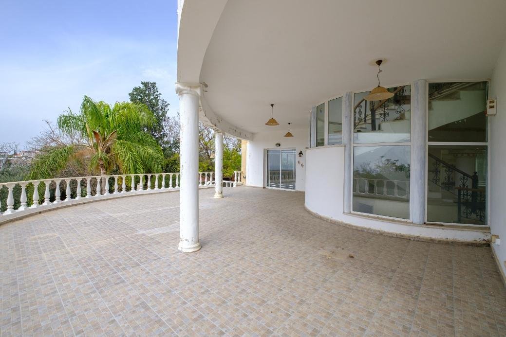 Luxury Six‑Bedroom Residence with Pool in Pegeia