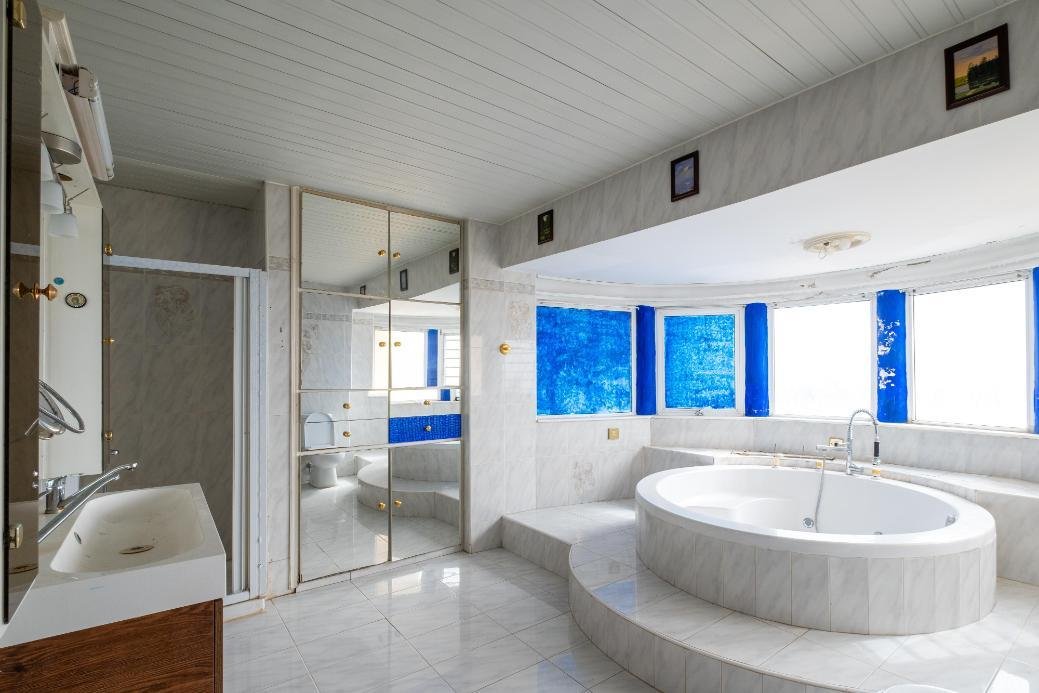 Luxury Six‑Bedroom Residence with Pool in Pegeia