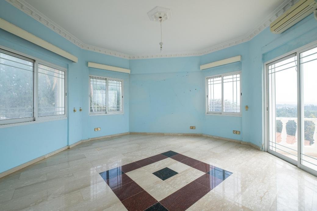 Luxury Six‑Bedroom Residence with Pool in Pegeia