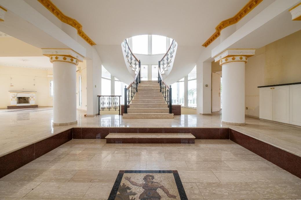 Luxury Six‑Bedroom Residence with Pool in Pegeia