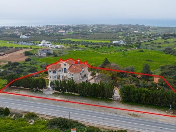 Luxury Six‑Bedroom Residence with Pool in Pegeia