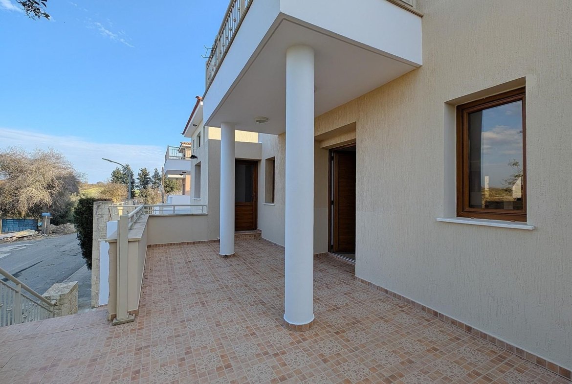 Three‑Bedroom Villa in Tsada