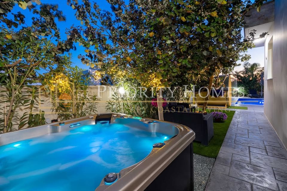 Luxury Villa For Rent in St. Georges