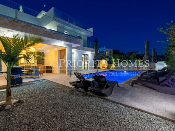 Luxury Villa For Rent in St. Georges