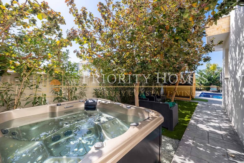 Luxury Villa For Rent in St. Georges
