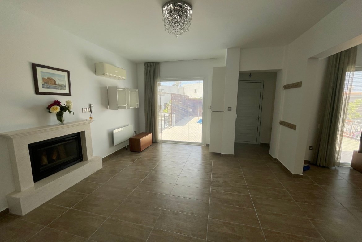 Luxury Four Bedroom Modern Villa in Pegeia